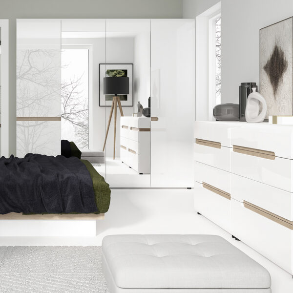 Chelsea Bedroom 4 Drawer Chest in White with a Truffle Oak Trim - Image 4